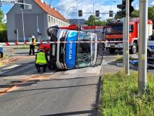 Zderzenie policyjnego busa z osobówką na Chabrach