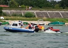 Tonący skuter wodny i dwie osoby w wodzie. Akcja na Jeziorze Nyskim