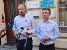 Witold Zembaczyński i Szymon Godyla zawiadamiają Prokuraturę. Chodzi o starostę namysłowskiego