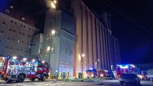 9 zastępów straży pożarnej walczyło z pożarem suszarni zboża w Prudniku
