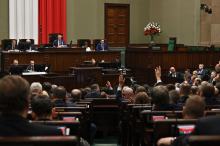 Sejm przyjął uchwałę w sprawie mediów publicznych. Posłowie PIS nie głosowali