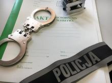 Przekroczył dopuszczalną prędkość - miał zakaz prowadzenia pojazdów i był poszukiwany