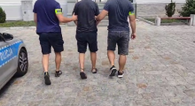 Nie zatrzymał się do kontroli i uciekał ulicami miasta. Przy sobie miał blisko 2 kg narkotyków