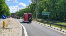 Samochód osobowy uderzył w barierki na DK46 - utrudnienia w ruchu