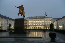 Kto wygrywa w sondażu late poll?