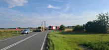 Motocyklista uderzył w bariery na DK39. Ruch odbywa się wahadłowo