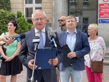 Włodzimierz Skalik o wydatkach miasta i promocji LGBT na przystankach
