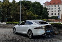 Brzeg: podpalacz Tesli w rękach Policji