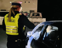 Zauważył auto jadące zygzakiem, zgłosił to na policję. Kobieta za kółkiem miała 2 promile