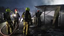 Pożar garaży w Gogolinie. Płonęły trzy blaszaki na terenie zakładu