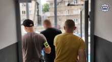 Grozili mężczyźnie pobiciem, śmiercią i podpaleniem mieszkania - jest akt oskarżenia