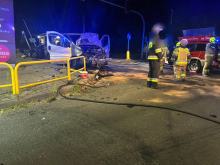 Zderzenie busa z osobówką w Grodźcu - dwie osoby ranne