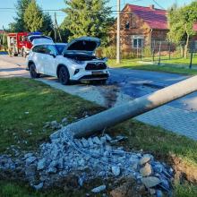 Samochód uderzył w słup energetyczny w Przeczowie
