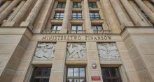 Deficyt rośnie, a resort finansów nie zamierza korygować planów