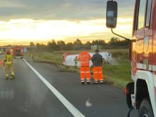 21.000 litrów benzyny i oleju na A4. Groźny wypadek z udziałem ciężarówki