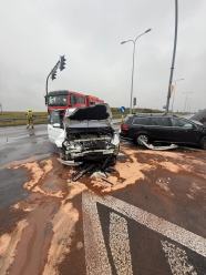 Wypadek na skrzyżowaniu DK40 i DK45. Do szpitala trafiło dziecko i osoba dorosła