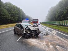Wypadek na A4 w kierunku Wrocławia - auto uderzyło w bariery