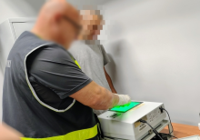 Seryjny złodziej poszukiwany od miesięcy. Wpadł, gdy wrócił do kraju (WIDEO)
