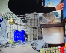 Kasowała najtańsze produkty, a resztę wynosiła ze sklepu