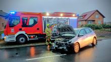 Zderzenie dwóch samochodów w Ganie - jedna osoba trafiła do szpitala