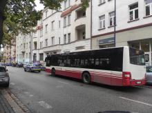 Zderzenie osobówki z autobusem MZK w centrum Opola