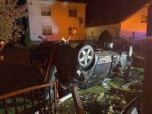 Dachował na Oświęcimskiej. Pijany 25-latek z trzema zakazami prowadzenia zatrzymany w Opolu