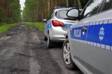 Zgubili się w lesie podczas grzybobrania. Policjanci z Krapkowic odnaleźli starsze małżeństwo