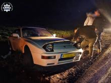 Ukradł zabytkowe Porsche, a na koniec chciał je spalić. Pościg za złodziejem w Jełowej