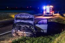Uderzył w skarpę na obwodnicy Kluczborka. Kierowca Volkswagena nie miał prawa jazdy