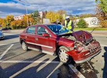 Oślepiony słońcem wjechał w autobus. Policja apeluje o ostrożność