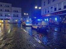 Rozbój na Krakowskiej. 34-latek pobity i okradziony, policja zatrzymała sześć osób