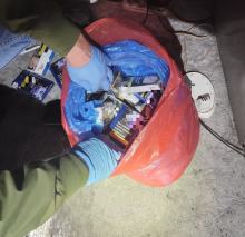  Zainspirował się Świętym Mikołajem i schował łupy za kominem