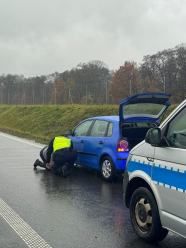 Niecodzienny widok na krajowej "czterdziestce". Policjanci zatrzymali radiowóz i...