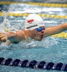 Szymon Gromada z medalami Mistrzostw Europy w pływaniu osób z zespołem Downa