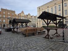 Trwają przygotowania do Jarmarku Bożonarodzeniowego na opolskim rynku