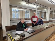 Oskarżony nie pamięta, jak wziął do rąk noże. Przed sądem odpowiada za usiłowanie zabójstwa