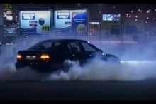 Drift na rondzie zapamięta na długo... dzięki mandatowi