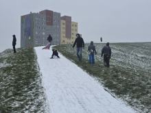 Pierwszy śnieg przyciągnął mieszkańców na Górkę Śmierci