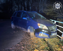 Pijany kierowca uderzył w bariery, a uciekając, schował się w rowie