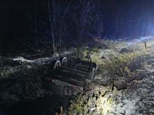 Samochód z przyczepką wypadł z drogi na DK40 w Pokrzywnicy