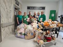 Dlaczego w szpitalach rozdaje się pluszowe misie?Akcja w USK w Opolu