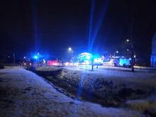 Śmiertelne potrącenie na DK11 w Krzywiźnie. Droga całkowicie zablokowana WIDEO