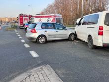 Zderzenie busa z samochodem osobowym na ulicy Sosnkowskiego
