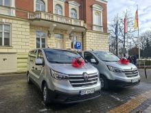 Dwa nowiutkie busy dla rodzin zastępczych z powiatu nyskiego