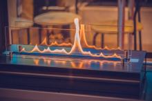 Czy biokominek grzeje i jest bezpieczny? Wszystko, co musisz wiedzieć