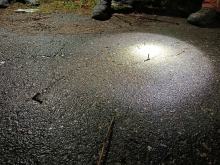 Policja wyjaśnia sprawę metalowych elementów wbitych w jezdnię. Trwa poszukiwanie sprawcy