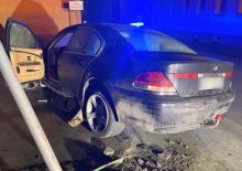 BMW wypadło z drogi w Ozimku. Kierowca porzucił auto