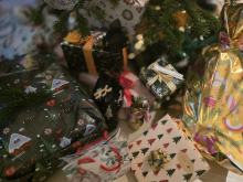 Dlaczego w jednych domach prezenty przynosi Mikołaj, w innych Aniołek, Gwiazdor albo... Gwiazdka?