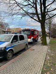 Ulatniający się gaz w budynku przy ul. Archimedesa. Jedna osoba trafiła pod opiekę ratowników