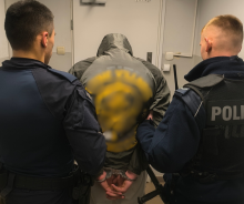 Nietrzeźwy i agresywny pasażer okradł obsługę pociągu - grozi mu do 5 lat więzienia